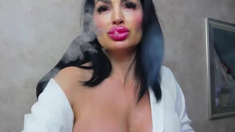 Nicolle online show from January 9, 8:55 pm