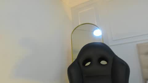 Nicol online show from February 1, 11:14 pm