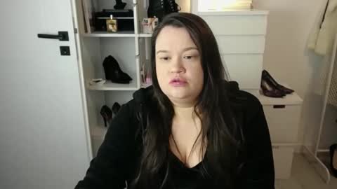 Holly online show from April 3, 4:21 am