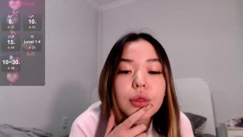 Niia online show from November 8, 7:52 pm