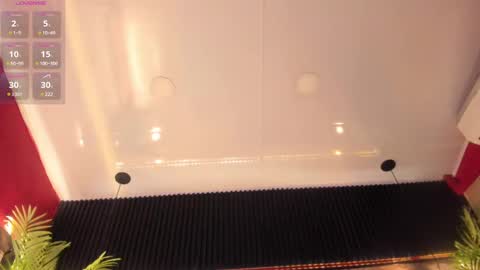 nikii_white online show from December 18, 4:53 am