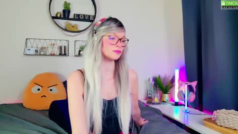 Kitty Chatte online show from January 11, 7:39 am