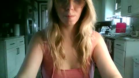 nikkib653466 online show from April 3, 5:33 pm