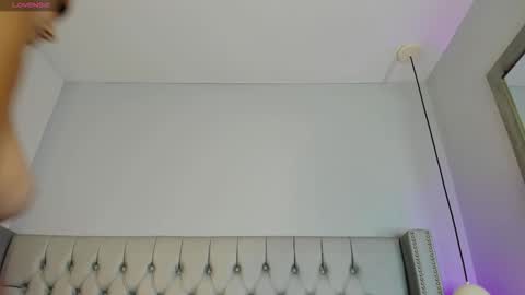 Nikki  online show from January 18, 9:00 pm