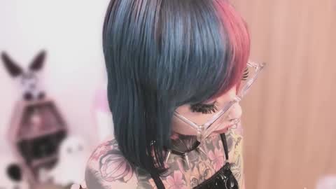 Nikki Ramone   online show from October 17, 10:35 pm