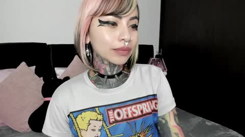 Nikki Ramone   online show from January 21, 11:56 am