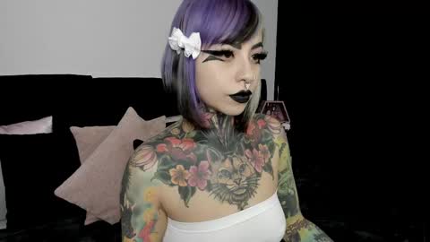 Nikki Ramone   online show from March 4, 2:27 am