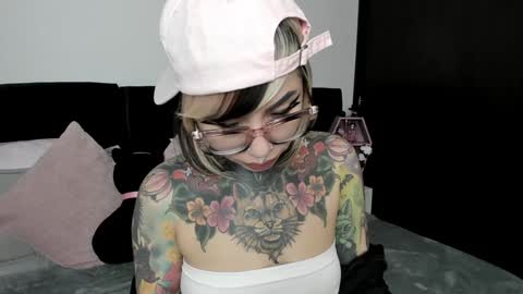 Nikki Ramone   online show from January 14, 11:53 am