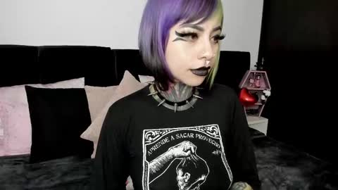 Nikki Ramone   online show from February 15, 5:09 am