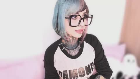 Nikki Ramone   online show from October 7, 10:25 pm