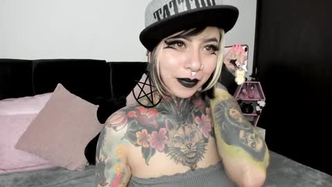 Nikki Ramone   online show from January 10, 12:15 pm