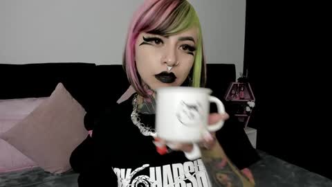 Nikki Ramone   online show from January 24, 11:59 am