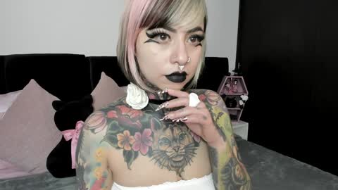 Nikki Ramone   online show from January 8, 12:05 pm