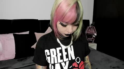 Nikki Ramone   online show from February 11, 6:40 am