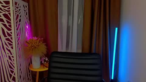nikol0ll online show from March 11, 8:20 pm