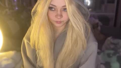 nikoli_naw online show from February 23, 8:52 pm