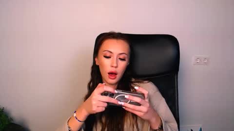 nikonara_ online show from November 14, 4:07 pm