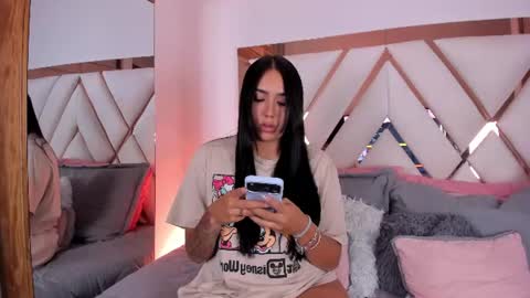niky_vega1 online show from July 1, 3:17 am