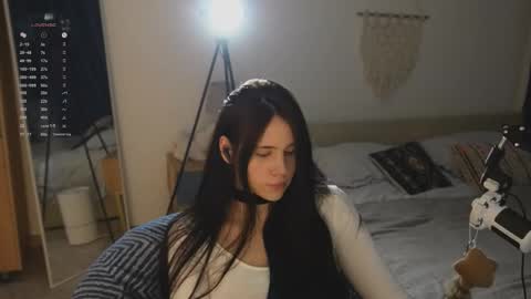 Jennet online show from March 3, 7:20 pm