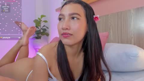 N I N A online show from November 12, 3:59 am