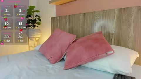 N I N A online show from September 8, 7:46 pm