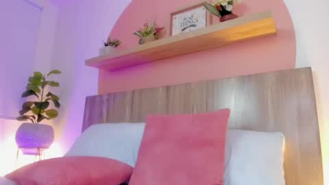 N I N A online show from November 27, 4:04 am