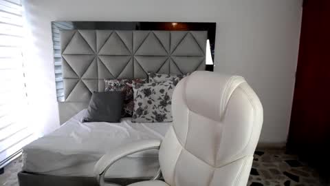  Nina  online show from January 23, 8:45 pm