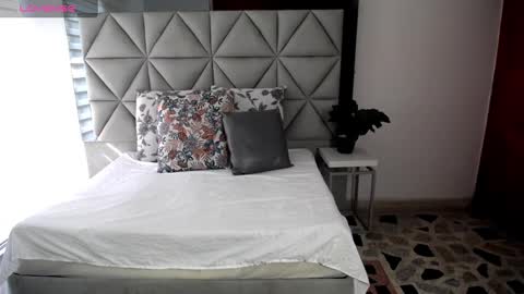  Nina  online show from January 18, 8:40 pm