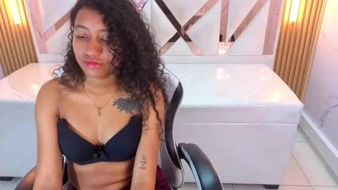 Nina  online show from November 19, 8:20 pm