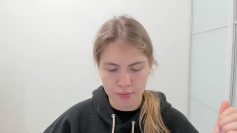 ninarihh online show from October 17, 7:44 am