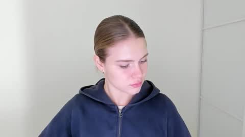 ninarihh online show from November 4, 11:48 am