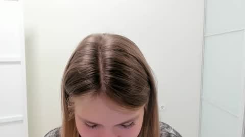 ninarihh online show from September 17, 11:41 am