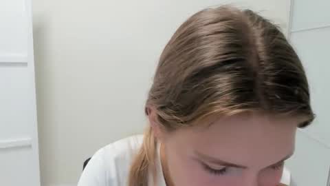 ninarihh online show from September 23, 1:53 pm