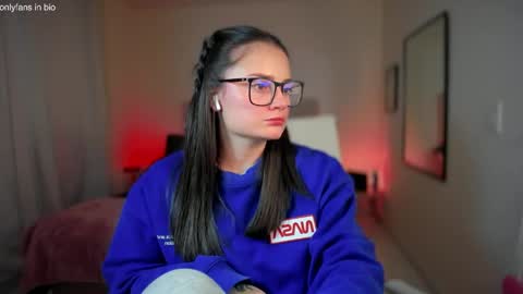 ninavolkov online show from March 5, 10:33 pm