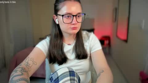 ninavolkov online show from February 3, 12:47 am