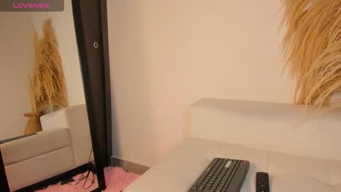 Noami Rose  online show from January 14, 12:59 am