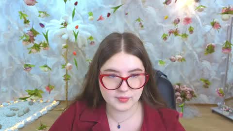 noirwhisper online show from April 5, 6:18 pm