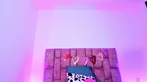 Nora Da Silva online show from June 3, 3:40 am