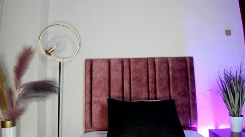 Nora Da Silva online show from March 8, 2:21 pm