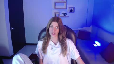 Nora online show from December 31, 7:18 pm