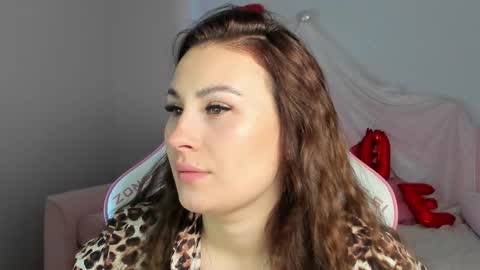 NoraFoxes online show from February 18, 5:39 am