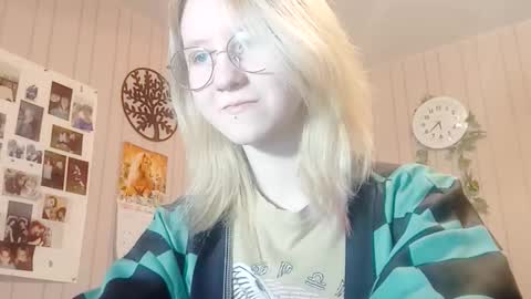 Sari  It is my first day  online show from February 7, 2:32 pm