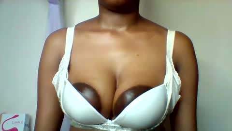 happie online show from January 15, 11:00 pm