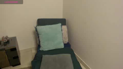 nuit_rose online show from February 1, 2:43 am