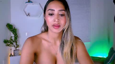 Nycole online show from January 15, 3:11 am