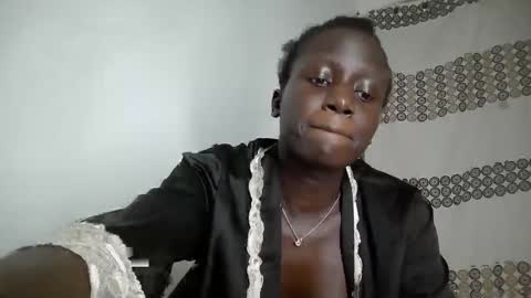 nylamoon1 online show from May 5, 1:19 am