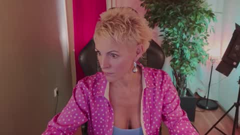 nymphvariety online show from September 23, 5:16 am