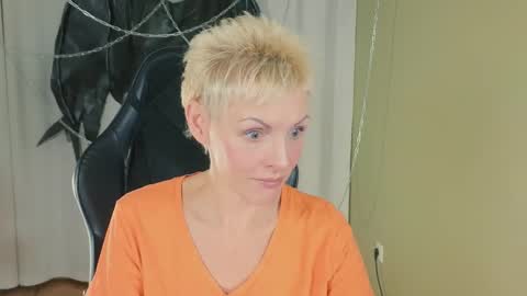 nymphvariety online show from November 1, 5:22 am