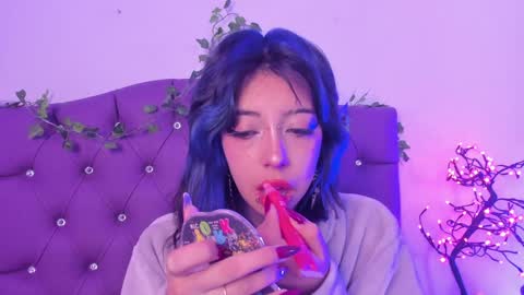   online show from December 9, 12:08 pm