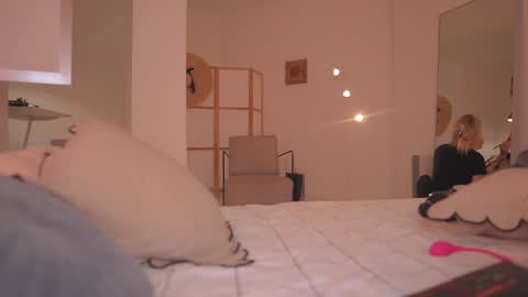 hi im Janasmall boobs big heart  warm pussy  online show from January 1, 2:19 am